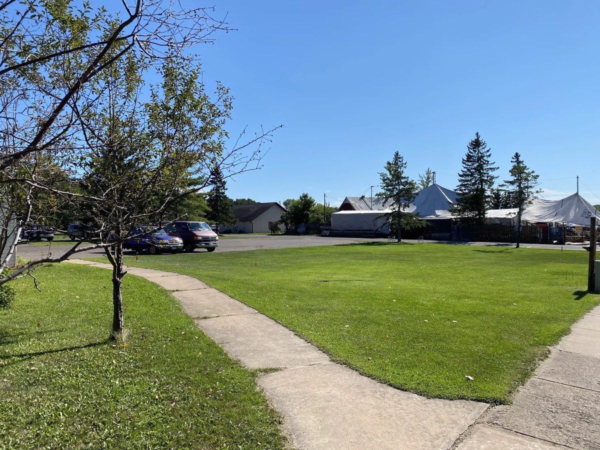 The big grassy back yard behind Bell Street